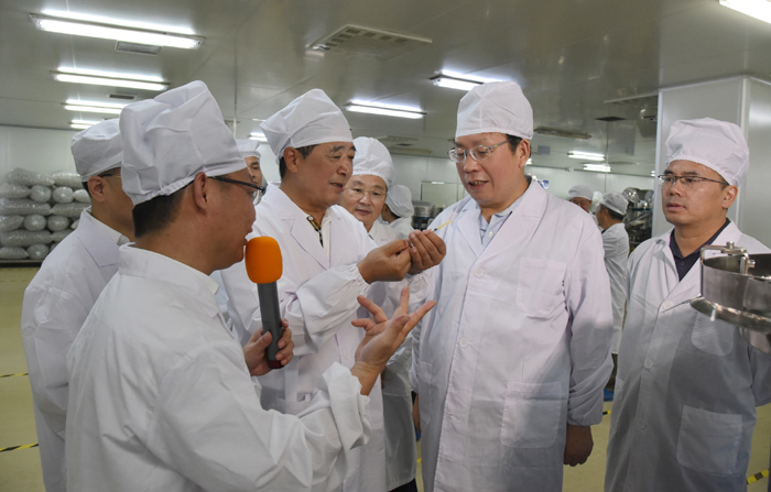 安徽省副省長周閑視察安徽天康集團調(diào)研指導