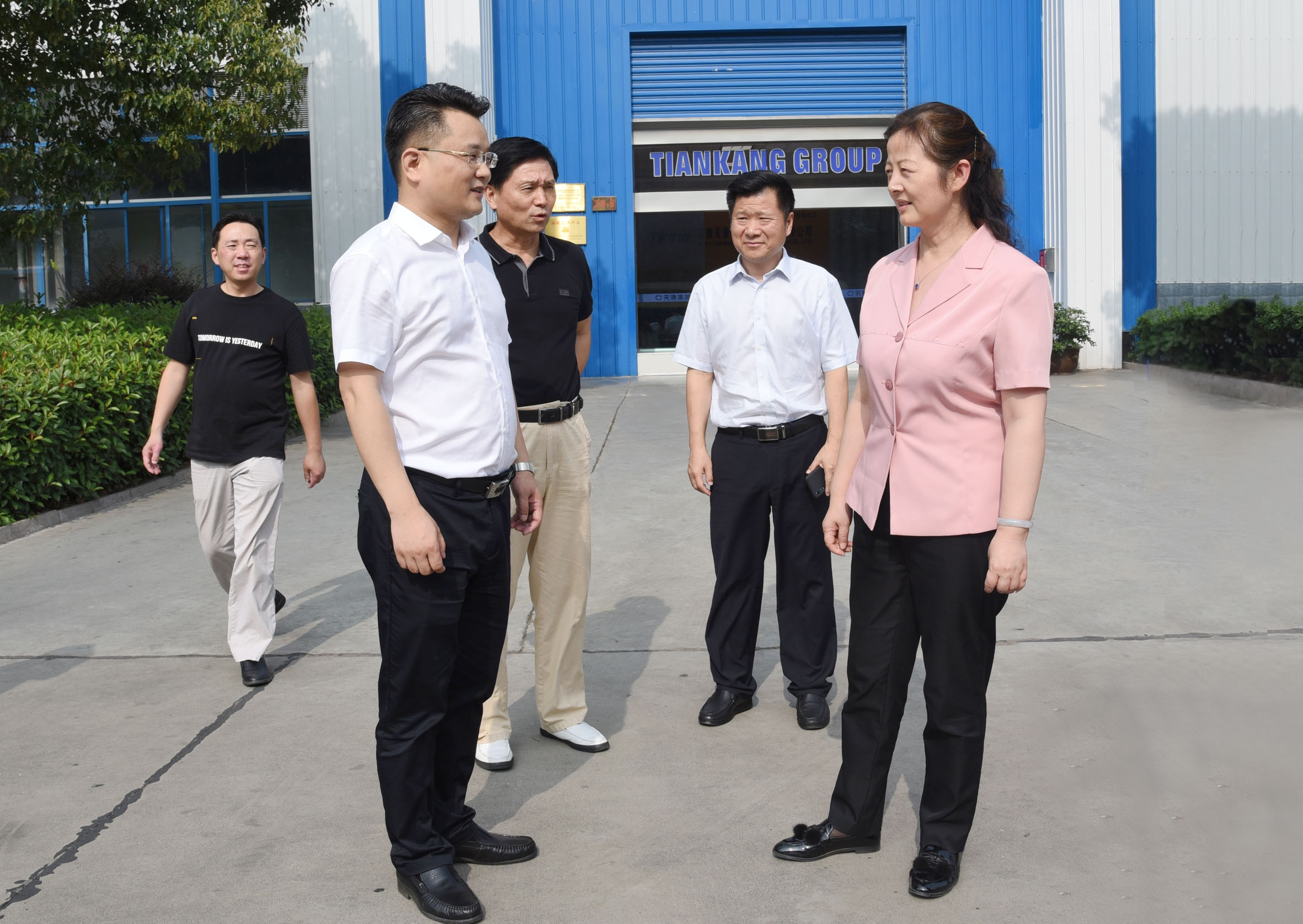 安徽省藥品監(jiān)督管理局局長(zhǎng)吳麗華一行來(lái)安徽天康調(diào)研指導(dǎo)