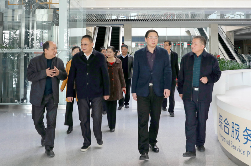 滁州市人大常委會副主任李慶寧一行來天康醫(yī)院調研。